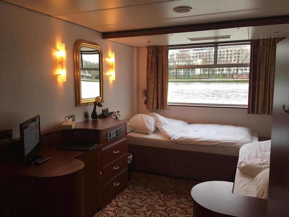 Knm Ms Switzerland I - Hotel